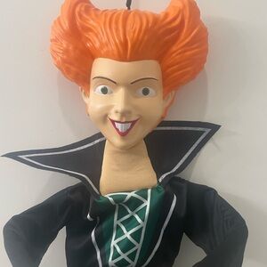 Disney Hocus Pocus Winifred Hanging Figure - Thumbnail 2